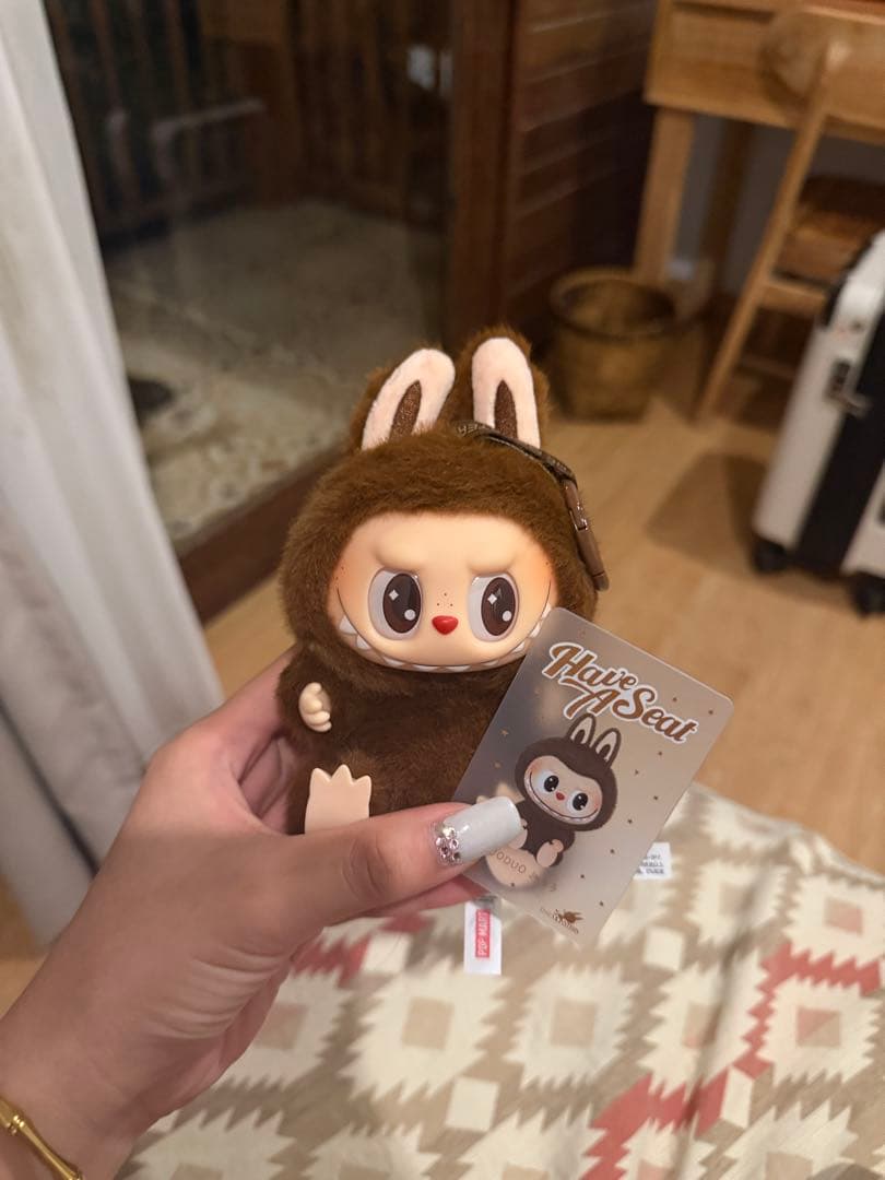 【正規品】LABUBUラブブHave a Seatシークレット　茶色