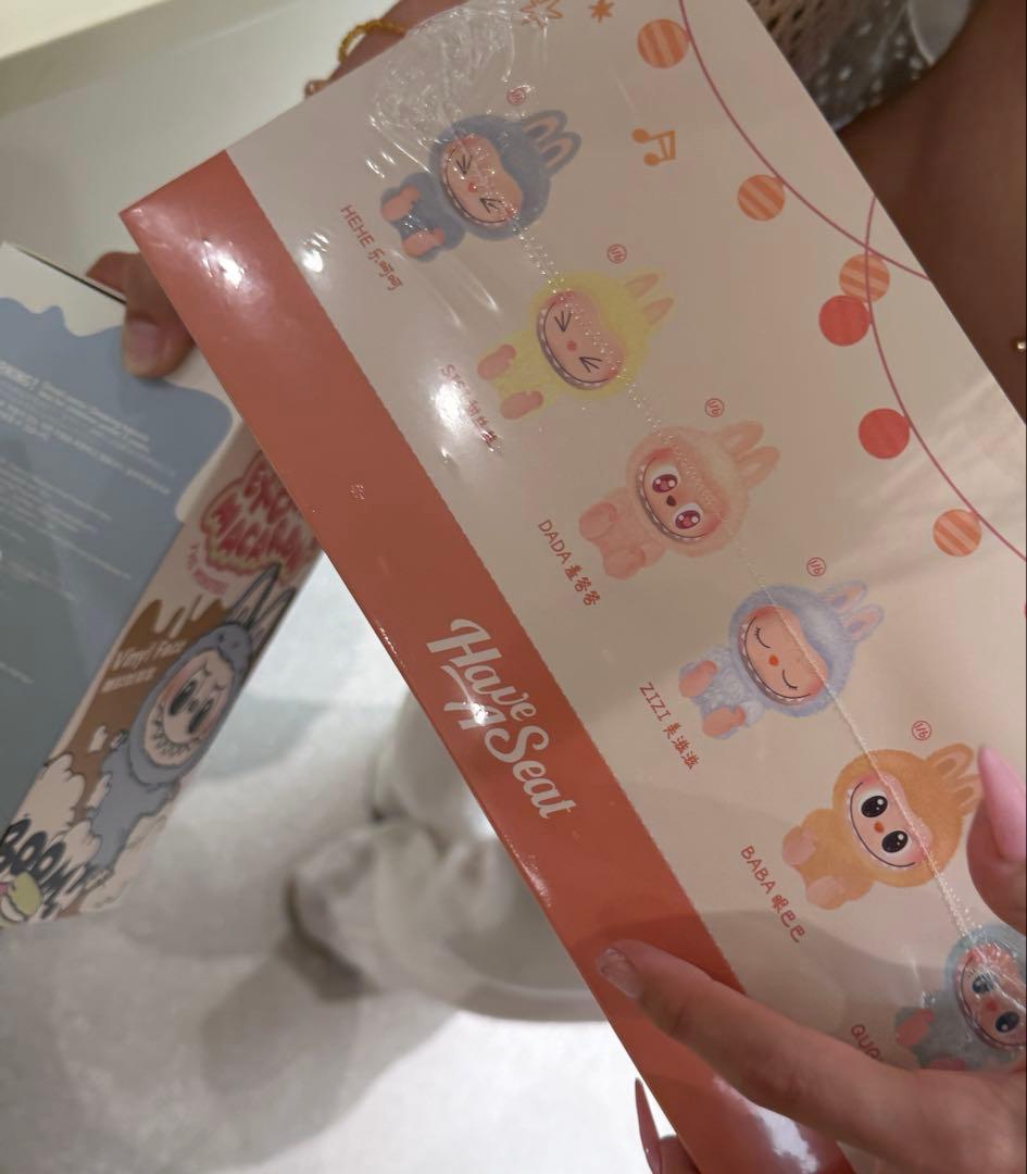 【正規品】LABUBUラブブHave a Seatシークレット　茶色