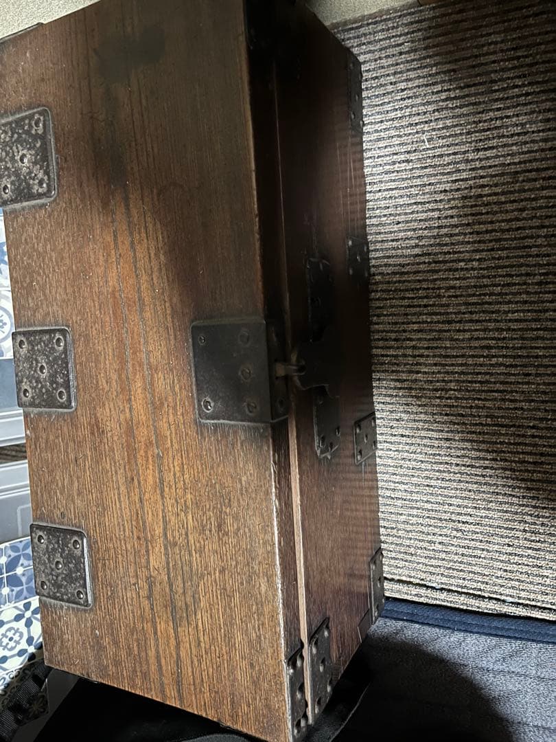 木製収納箱 伝統的な和風デザイン