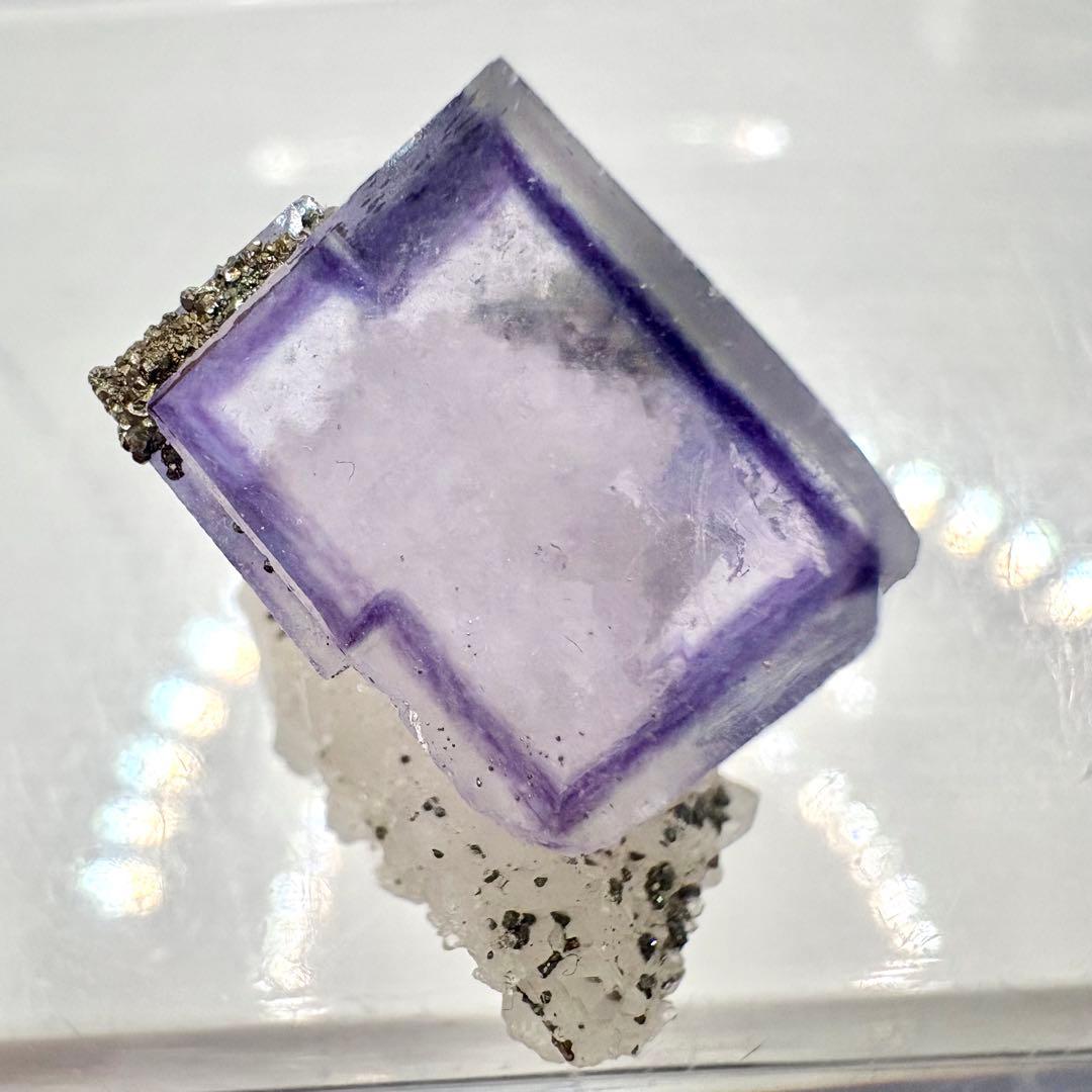 603 中国　ヤオガンシャン産　フローライト&パイライト&クォーツ