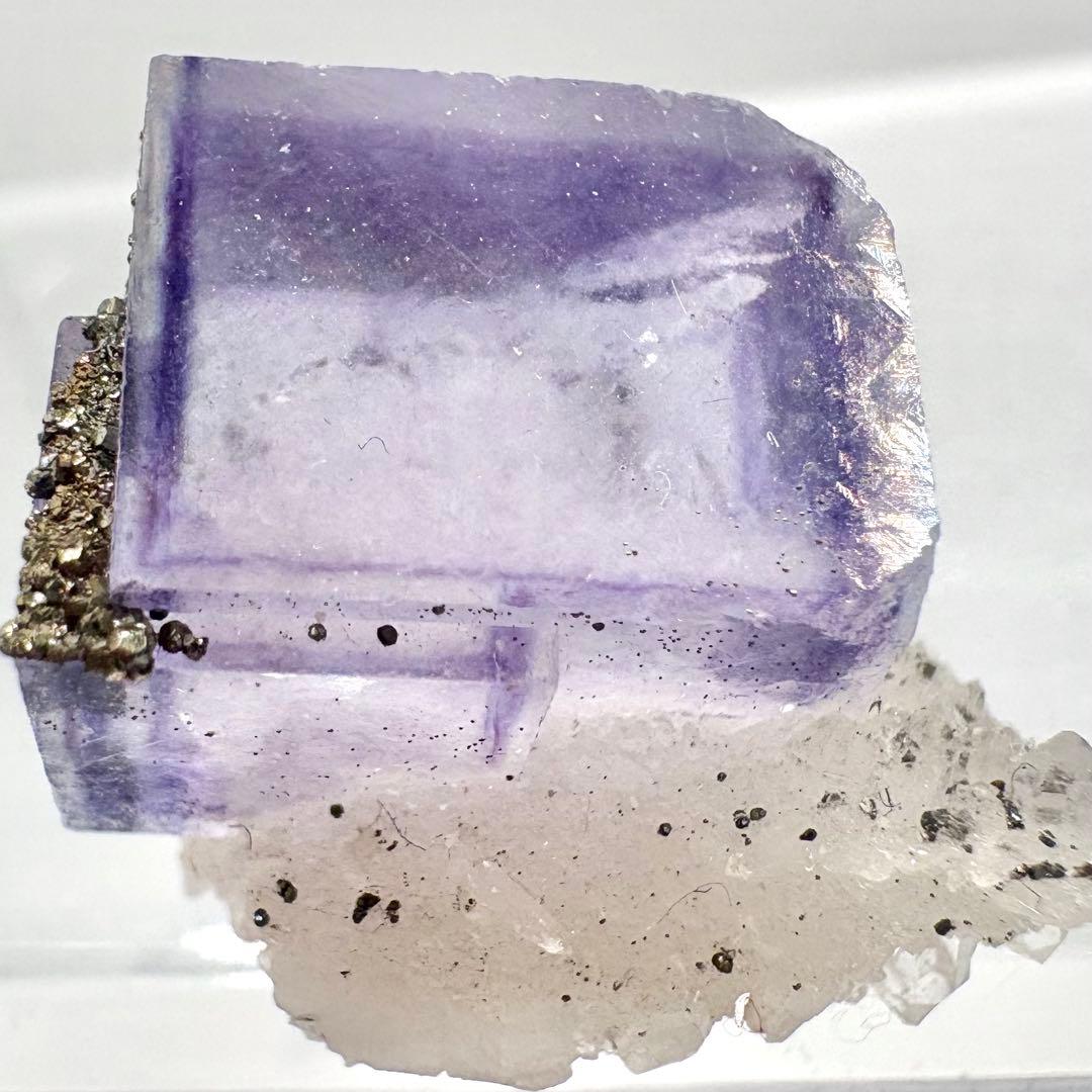 603 中国　ヤオガンシャン産　フローライト&パイライト&クォーツ