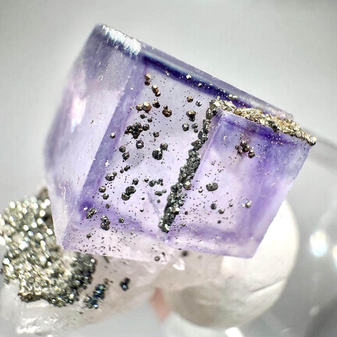 603 中国　ヤオガンシャン産　フローライト&パイライト&クォーツ