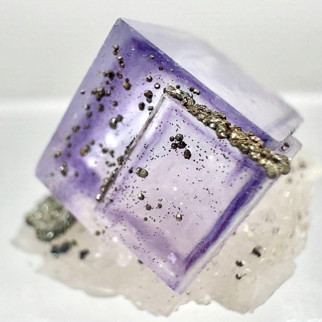 603 中国　ヤオガンシャン産　フローライト&パイライト&クォーツ