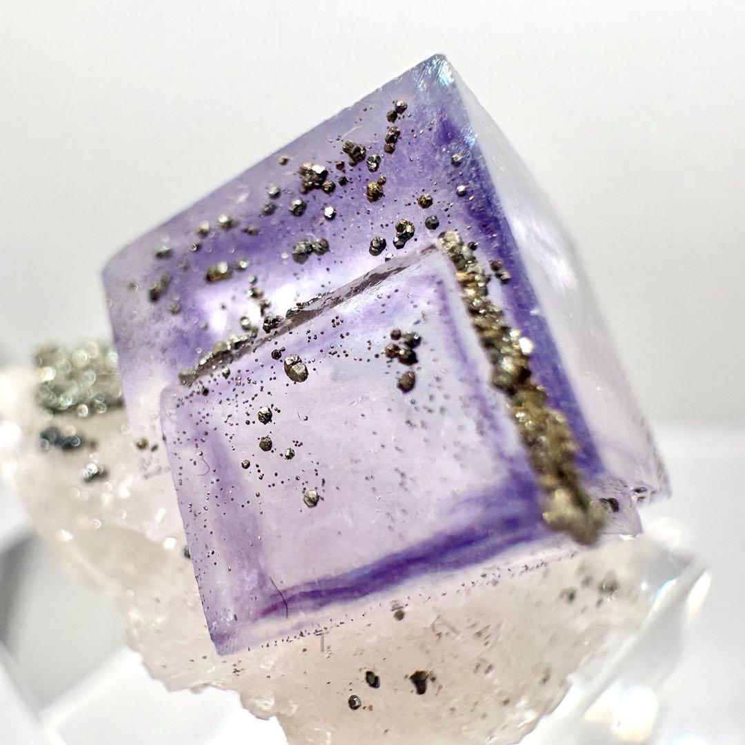 603 中国　ヤオガンシャン産　フローライト&パイライト&クォーツ