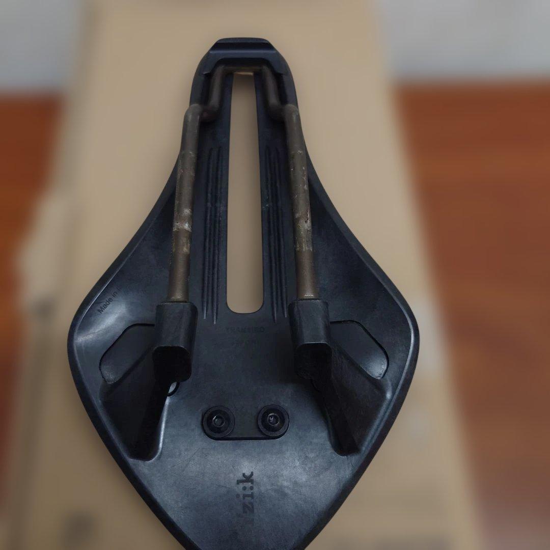 フィジークfizi:k AERIS LD R3　kiumレール サドル