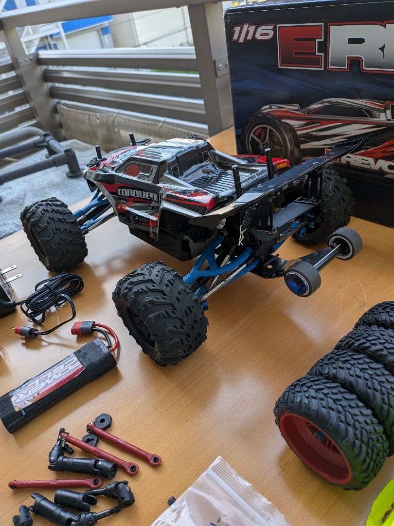 トラクサスEレボ1/１６ 更に変更しました。ボデーは、1台を、選択して下さい。