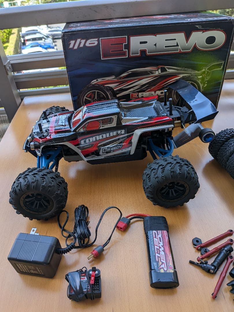 トラクサスEレボ1/１６ 更に変更しました。ボデーは、1台を、選択して下さい。