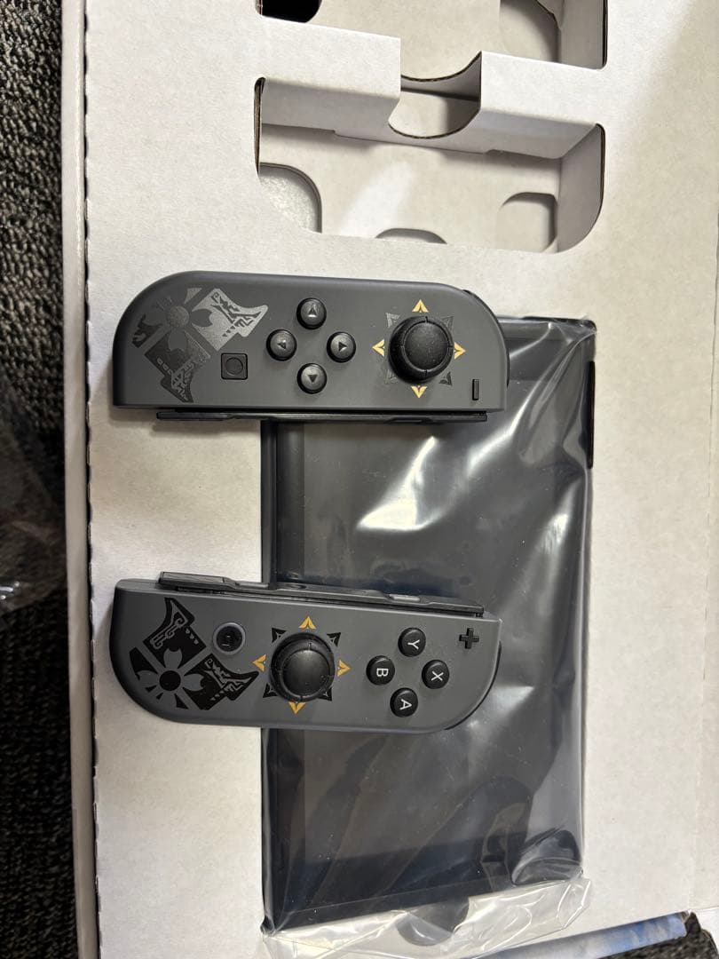 任天堂スイッチ(モンハン柄)付属品完備