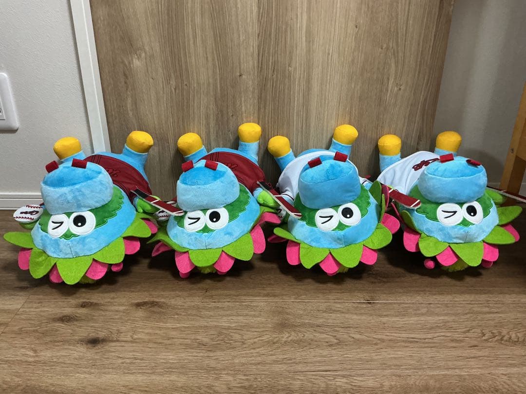 【送料無料・新品・4体セット】スライリーBIGぬいぐるみ〜ウインク〜 カープ