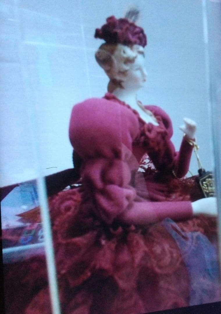 #昭和レトロワインレッドリボンドレス立体オブジェ人形