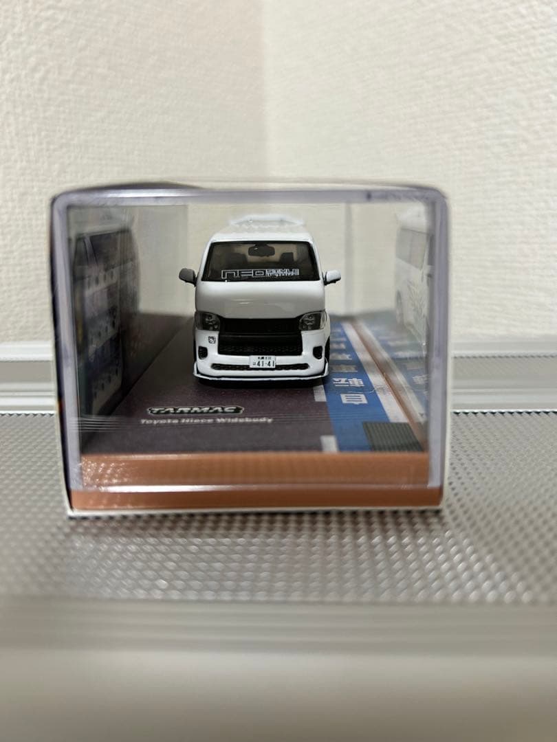 えいちゃん　TARMAC Toyota Hiace Wide white