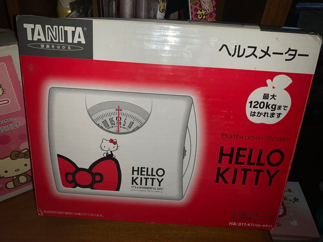 ハローキティ　カオハナミニハンガー　ミニロッカー　体重計　タオル　桶