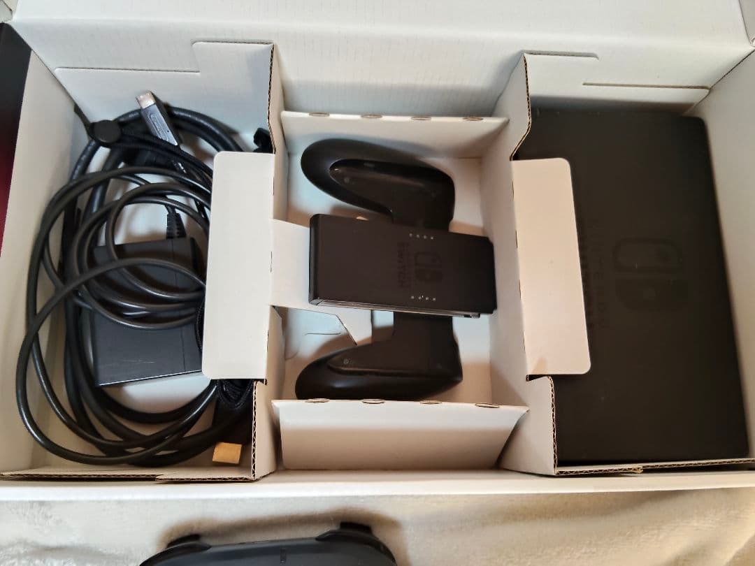 Nintendo Switch 本体 動作確認済　プロコン　ケース付き