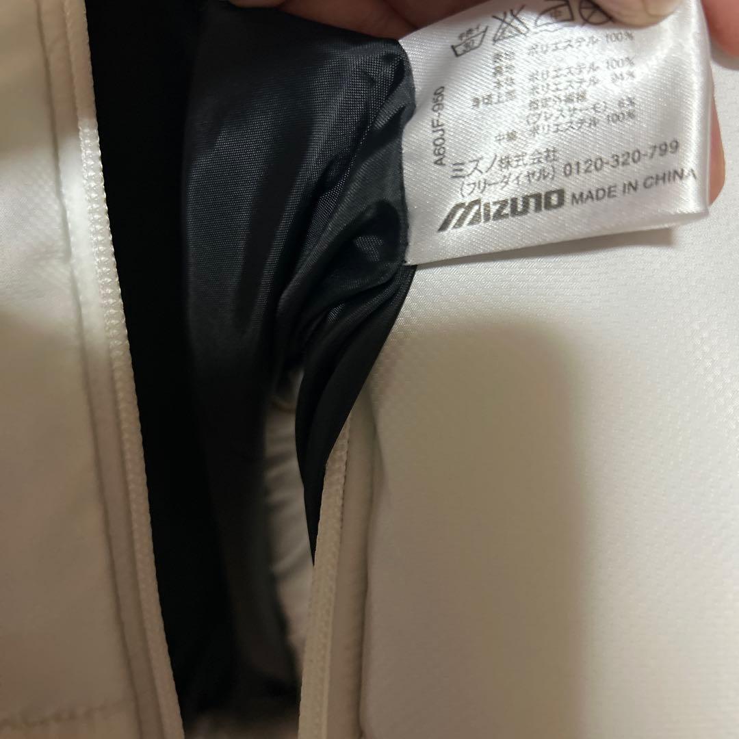 美品Mizuno ホワイト ブレスサーモ中綿ジャケット