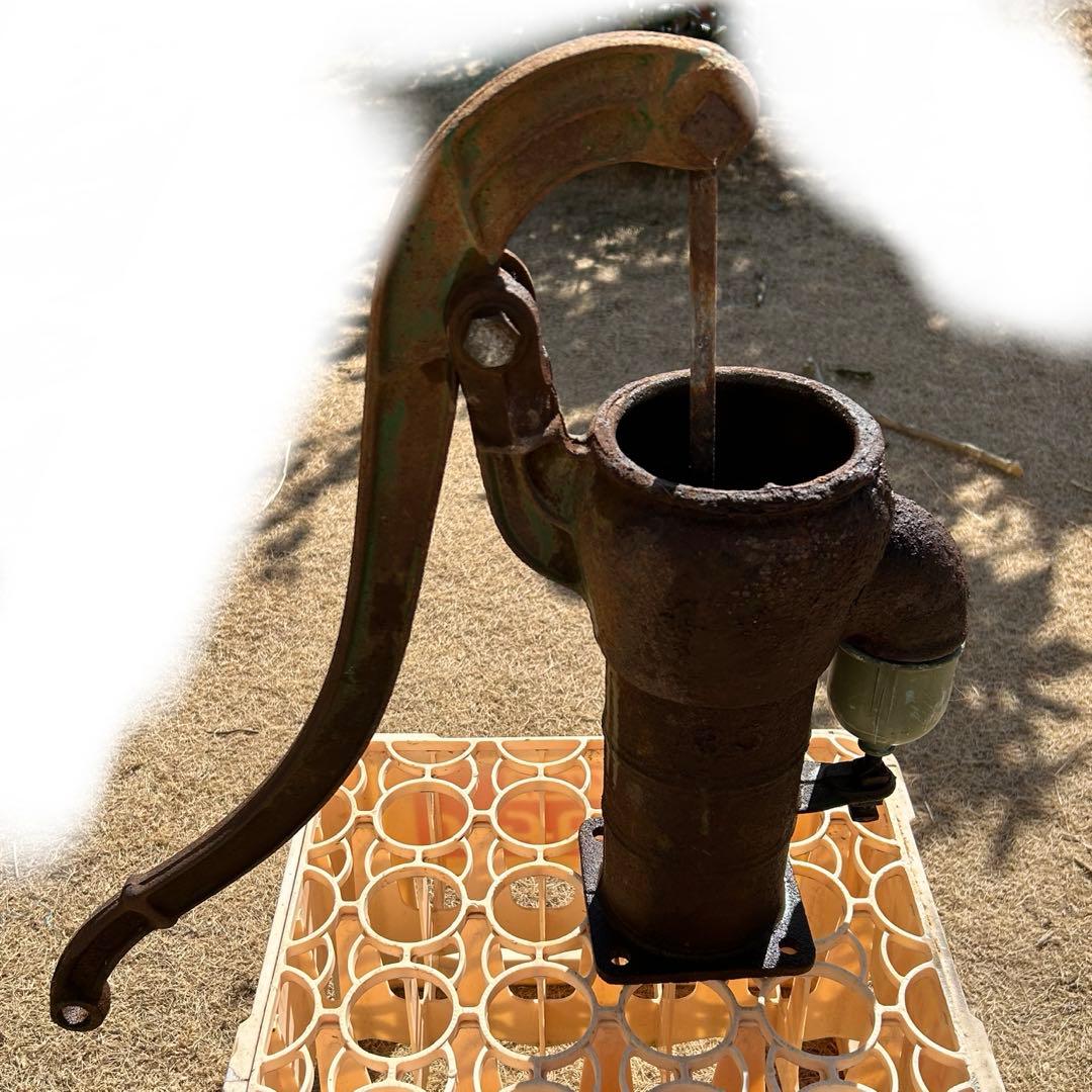 手押し井戸ポンプ　レトロ井戸ポンプ　ガッチャンポンプ　ジャンクガーデン　昭和