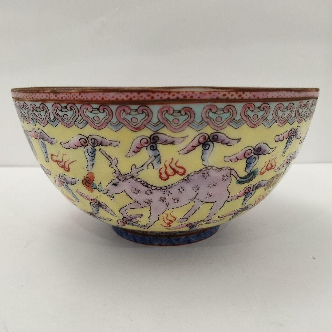 W318-1 清代 乾隆年製 中国古玩 粉砕四獣文鉢 薄造り 粉彩花文茶碗