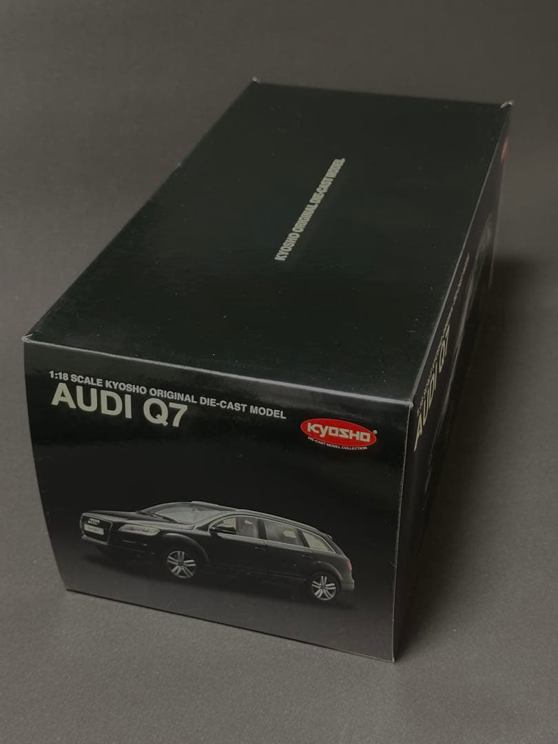 Audi Q7 ミニカー ブラック 1/18 京商製