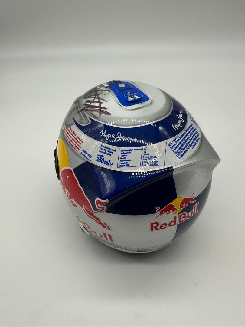 直筆サイン入り　F1レッドブル　ベッテル　1/2ミニヘルメット