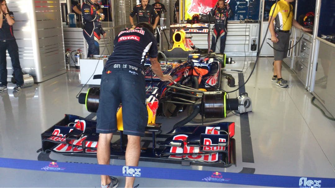 直筆サイン入り　F1レッドブル　ベッテル　1/2ミニヘルメット