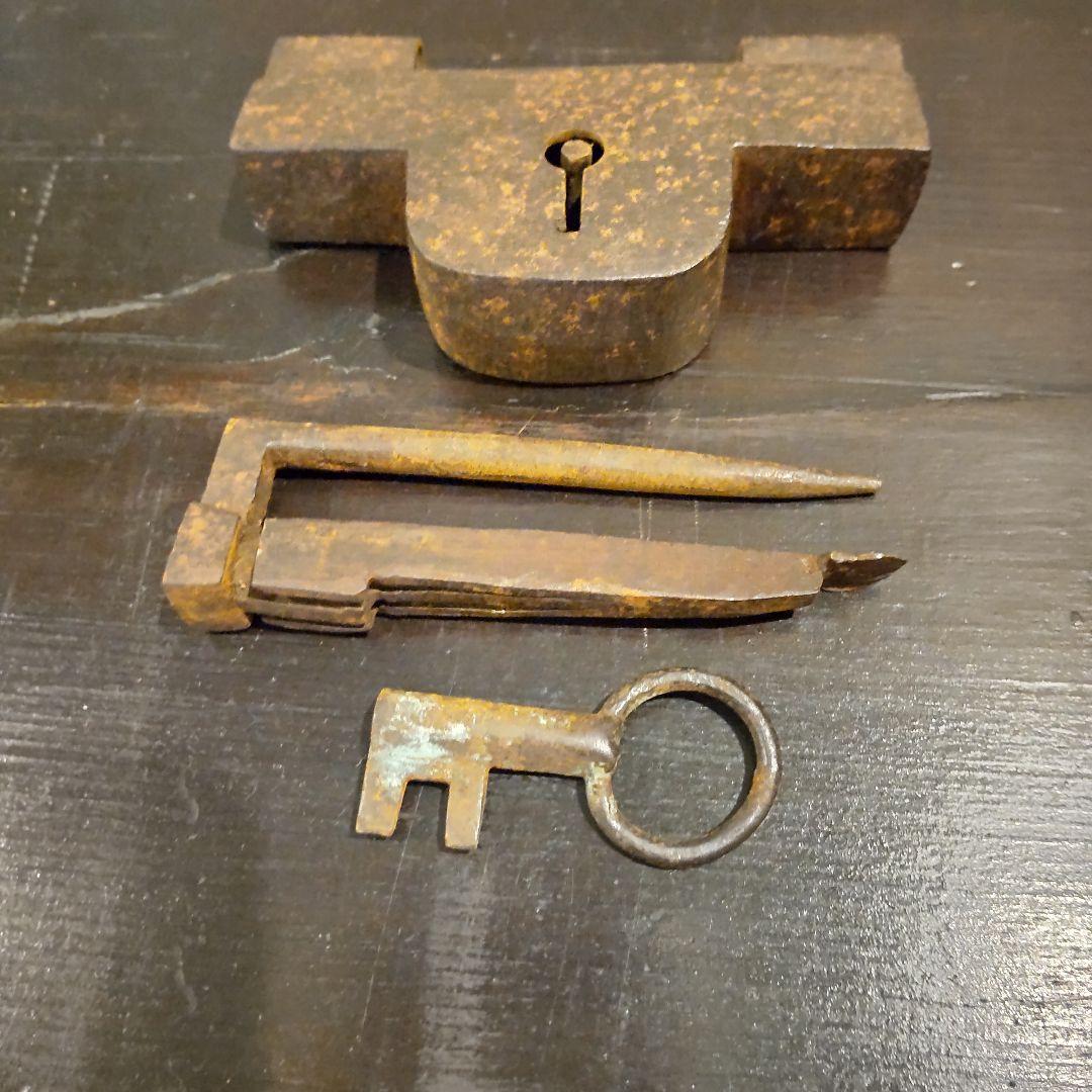 古い銭箱　時代物、銭函　古い鍵付き