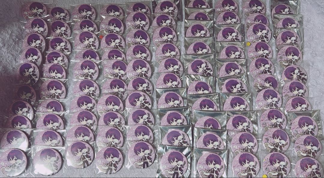 （限定大幅値下げ）志麻　Violet缶バッジシマエナガ