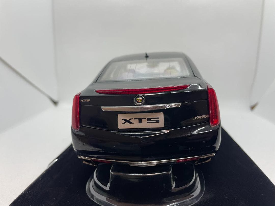102-016 1/18 キャデラック Cadillac XTS ブラック