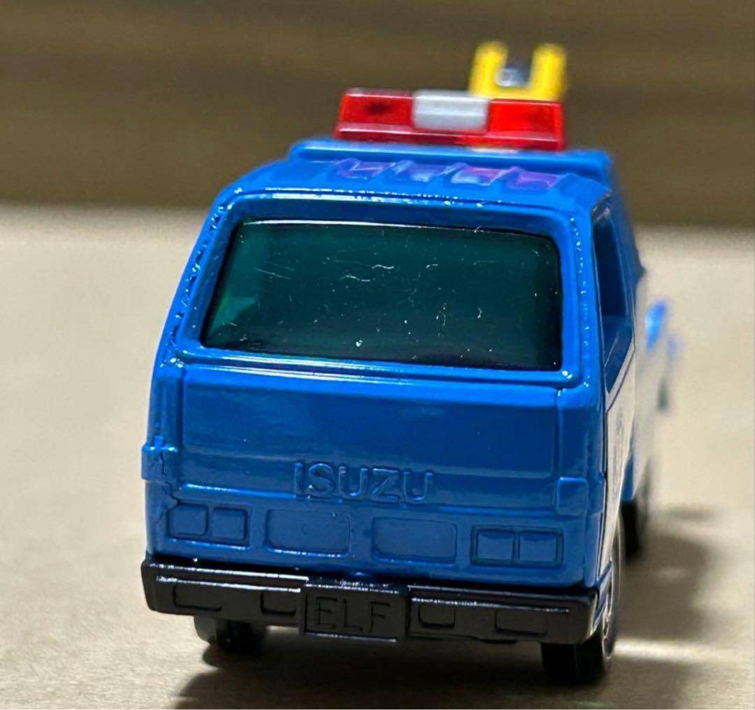 トミカ いすゞ エルフ レッカー車 JAF