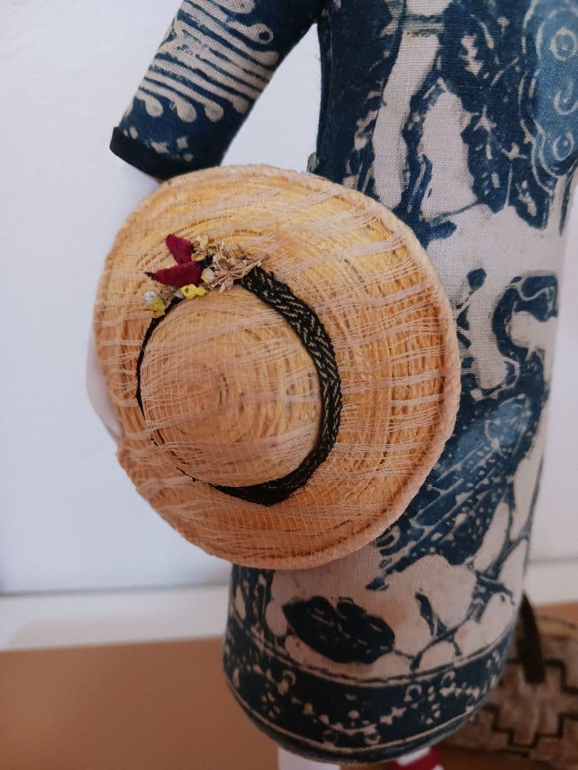 アーティストによる創作人形陶器 　テーマ「赤い靴」