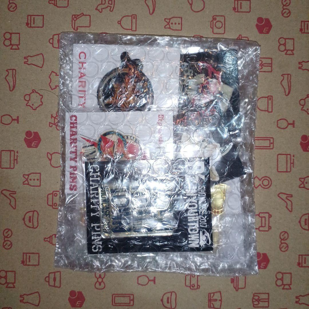 B'z 公式グッズ チャリティーピンズ(7点セット・おまけ付)