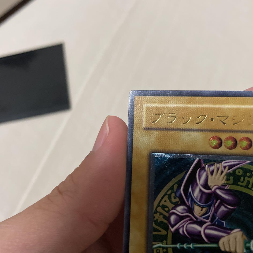 【超美品】遊戯王 ブラック・マジシャン　レリーフ　初期