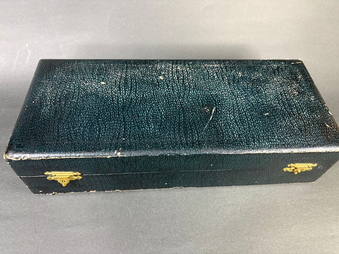 アンティークバカラピンク花柄パウダーケースと香水瓶 当時のケース付き。