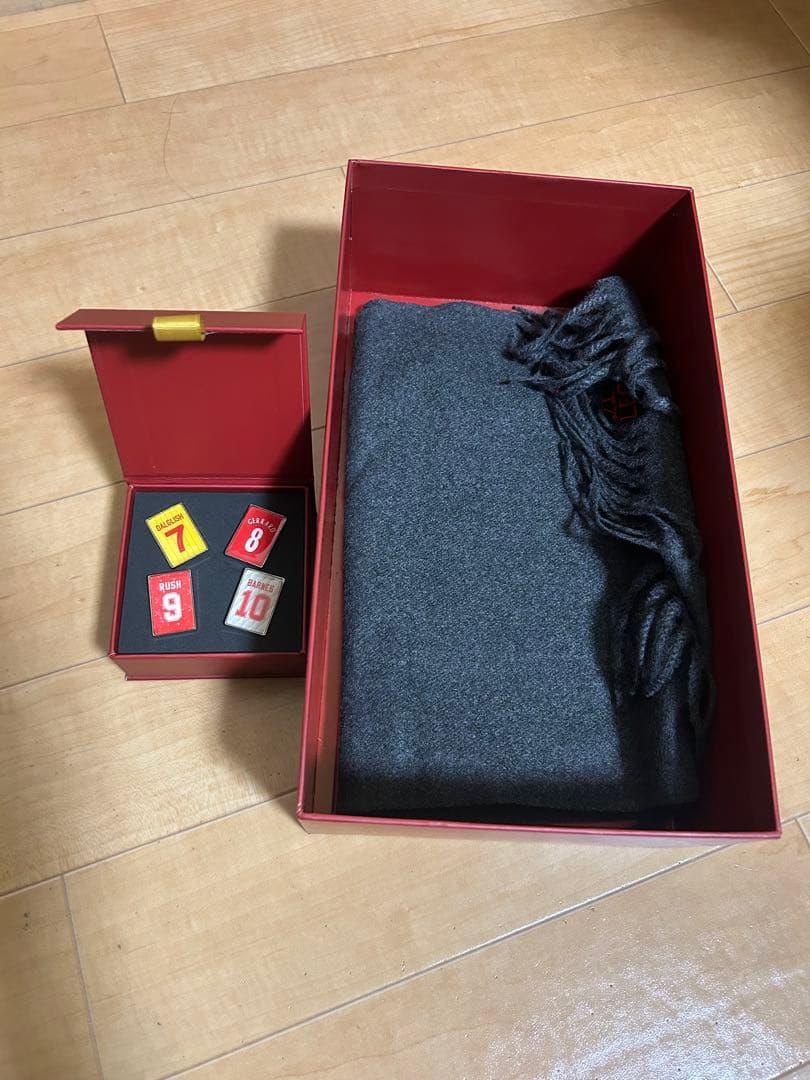 [新品]リバプール 会員限定 ウールスカーフ、マフラー、ポーチ、バッチ