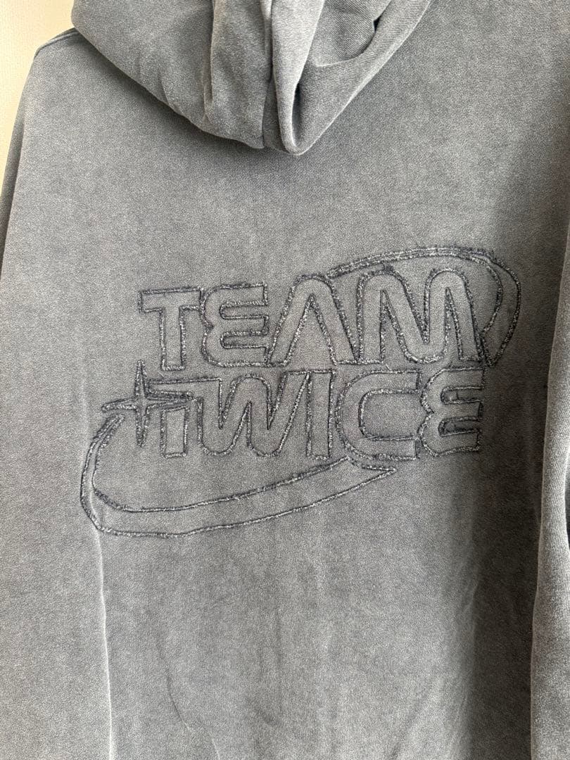 【TWICE】10VE UNIVERSE HOOD ZIP-UP
