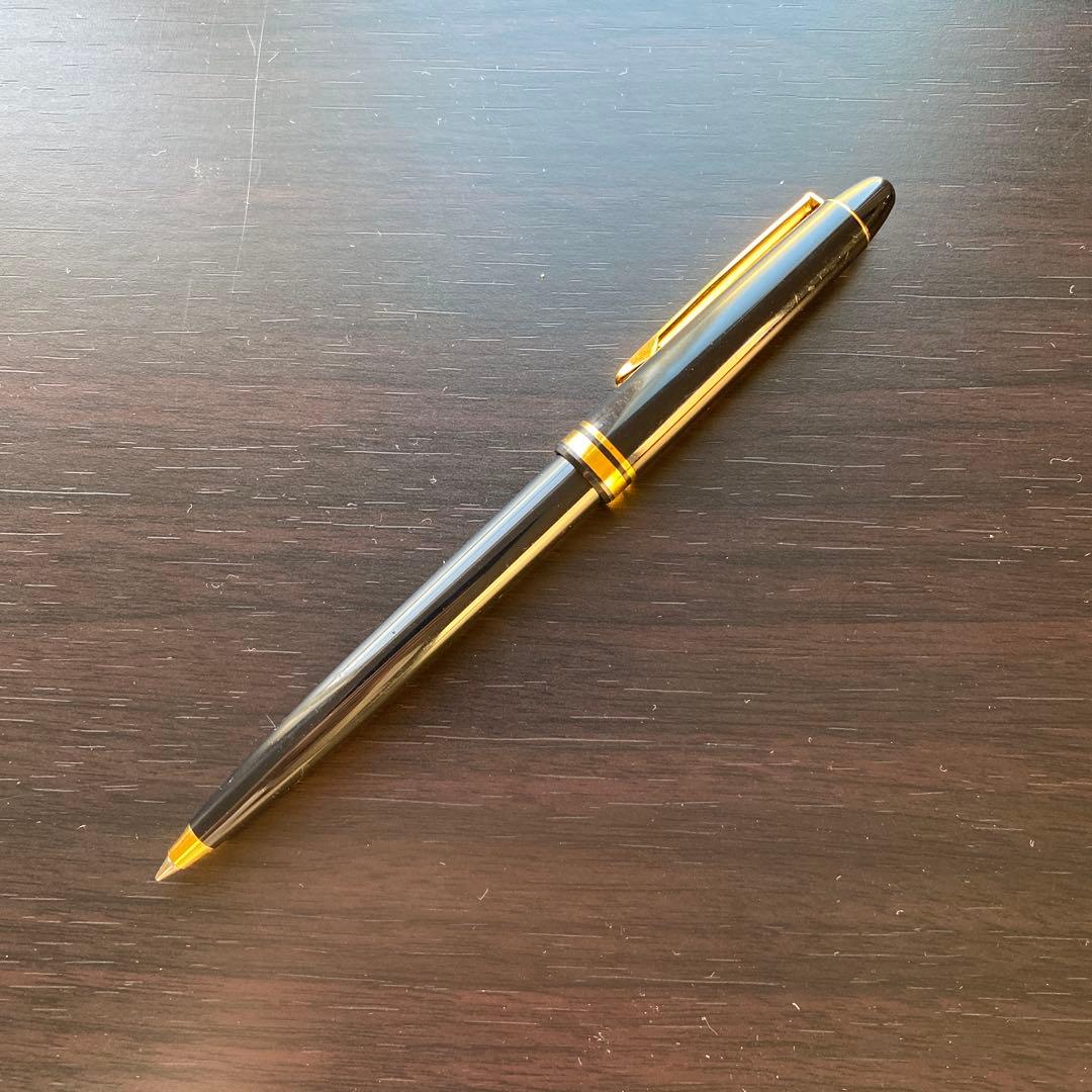黒いボールペン 金色の金具付き ドイツ製