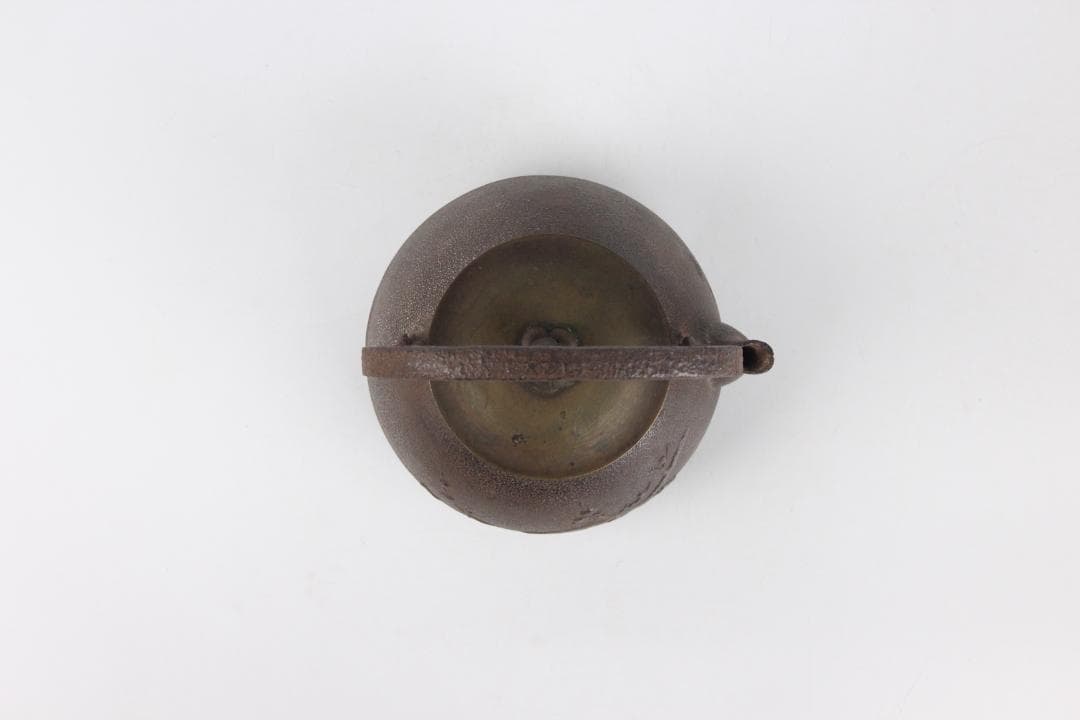 梅樹梅花文 古鉄瓶　鉄瓶　容量約900ml 茶道具　湯沸　煎茶道具 EG21-6