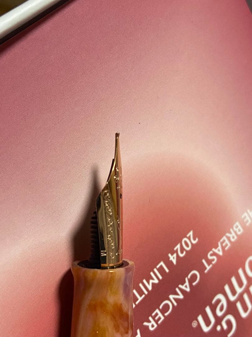 ナーワル（ナーヴァル）ブレストキャンサーアウェアネス限定万年筆Nahvalur