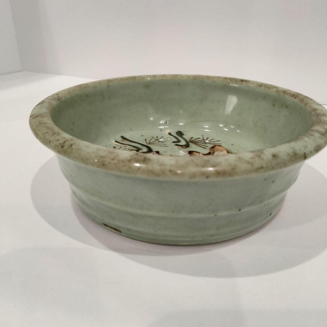 v140　青磁鉢 金魚文彫刻 在銘 極上浮彫金魚図 深皿　Q