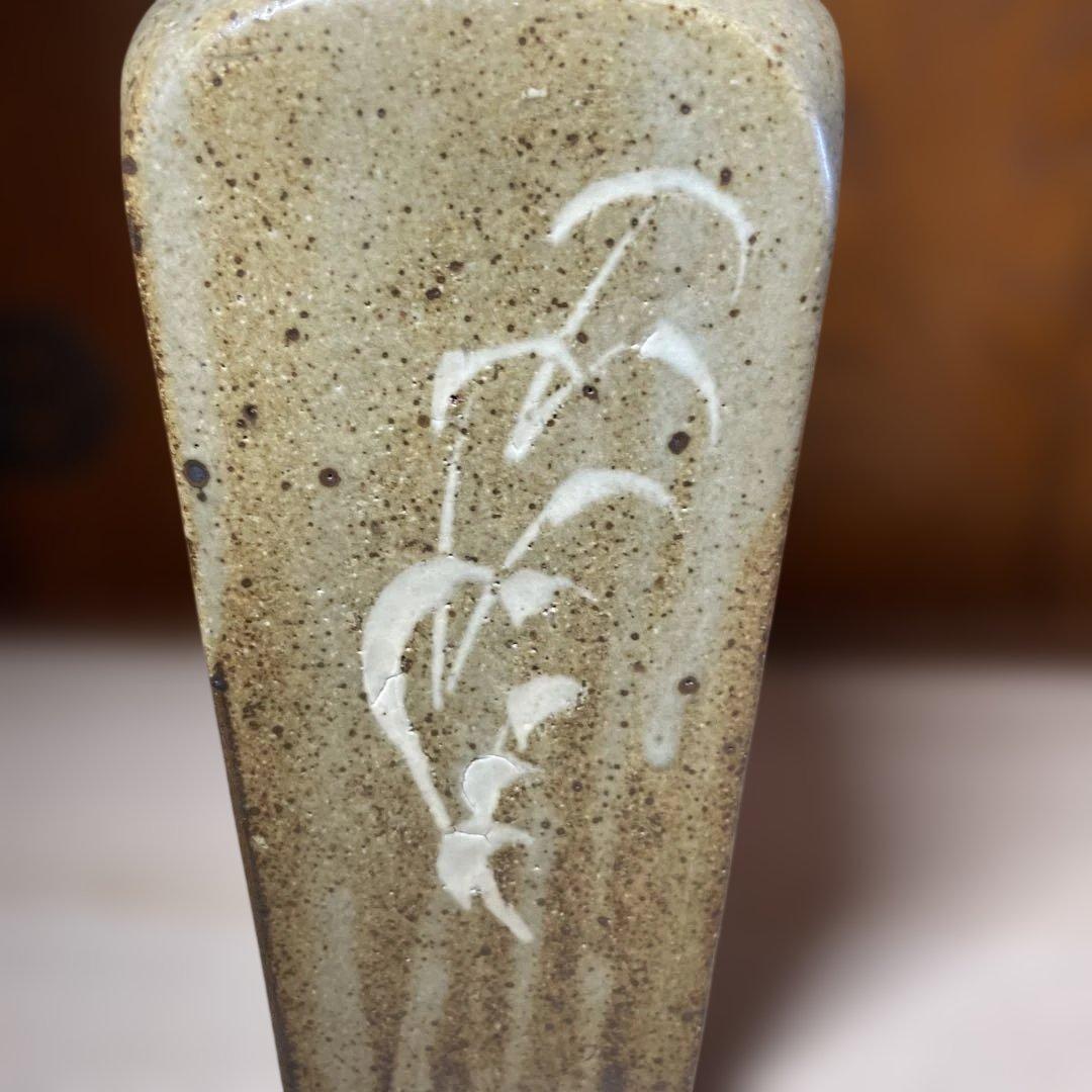 益子焼　島岡達三　象嵌草花文角瓶　箱なし