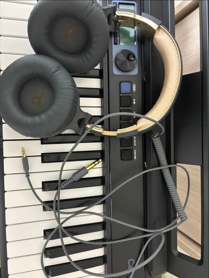 61鍵 電子ピアノ スタンド・ペダル・ヘッドフォン付き