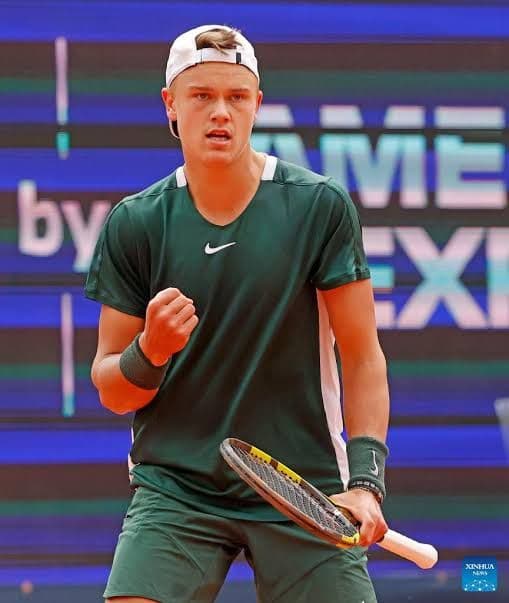 Nikeナイキ テニスウェアショーツ付き上下セット Mサイズ