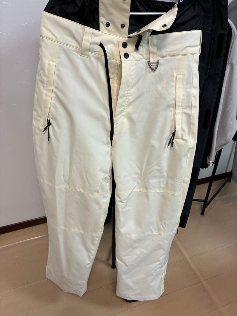 スキーウェア　スノボウェア 上下セット　ブラック　着画あり