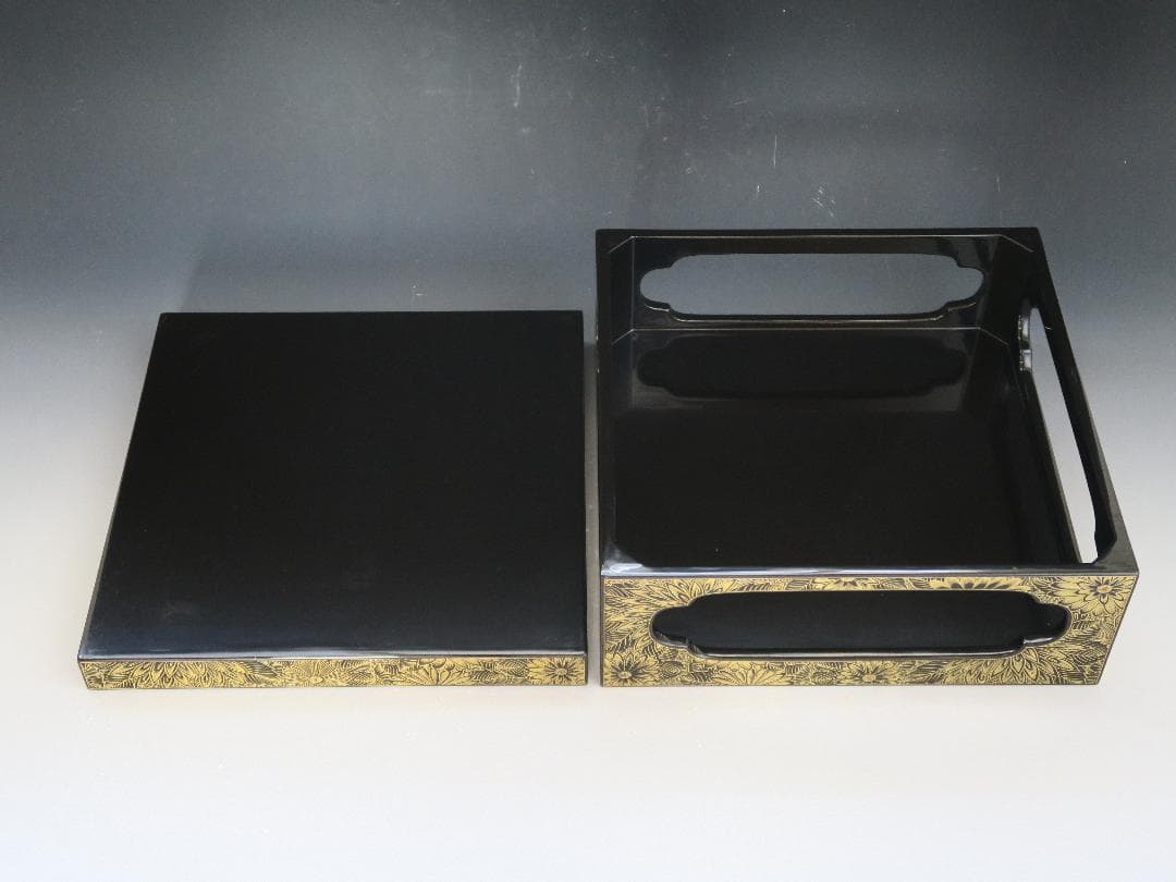 【輪島塗】極上菊詰沈金 四段重箱 内朱塗 蓋二枚 縁網代沈金重台付 天然木 共箱