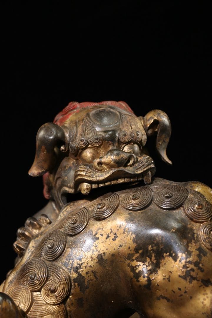 旧家蔵出　時代物　純銅製　古い獅子　開光済み細工彫刻　古美術置物　アンティーク