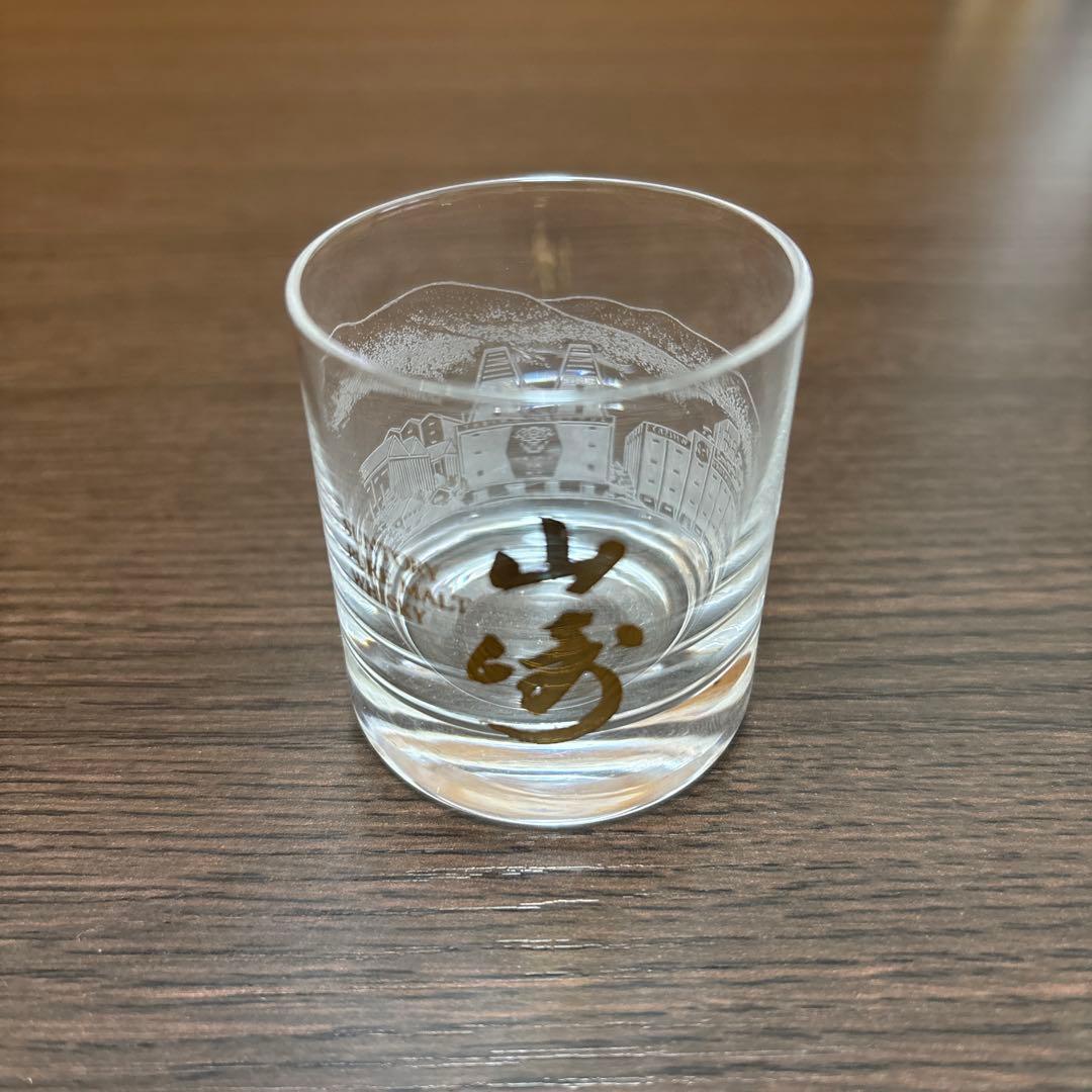 サントリーシングルモルトウイスキー山崎と白州 180ml瓶各2本ショットグラス付