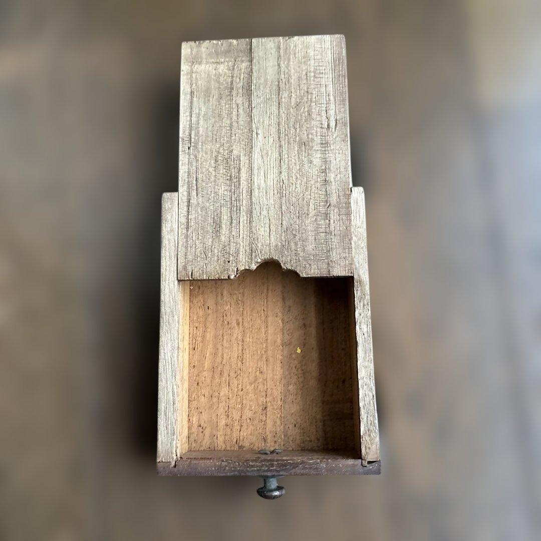 やぐら付き裁縫箱　上段は引き出しのカバー付き