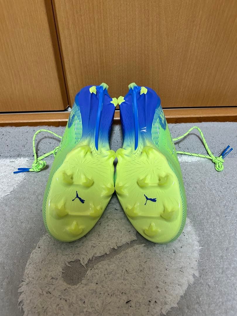 Puma サッカーシューズ 蛍光イエロー