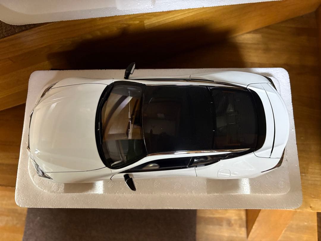 オートアート 1/18レクサス LC500 メタリック・ホワイト