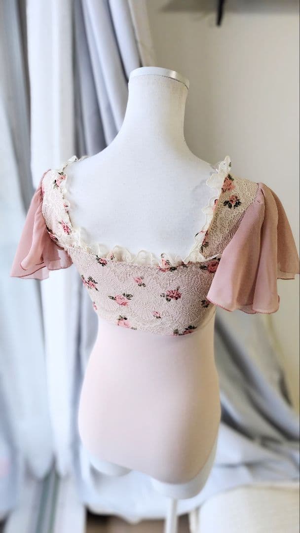 Ｓ～Ｍ／秘密の花園に咲く可憐なピンクの薔薇が可愛いピンクベージュ娘役レオタード