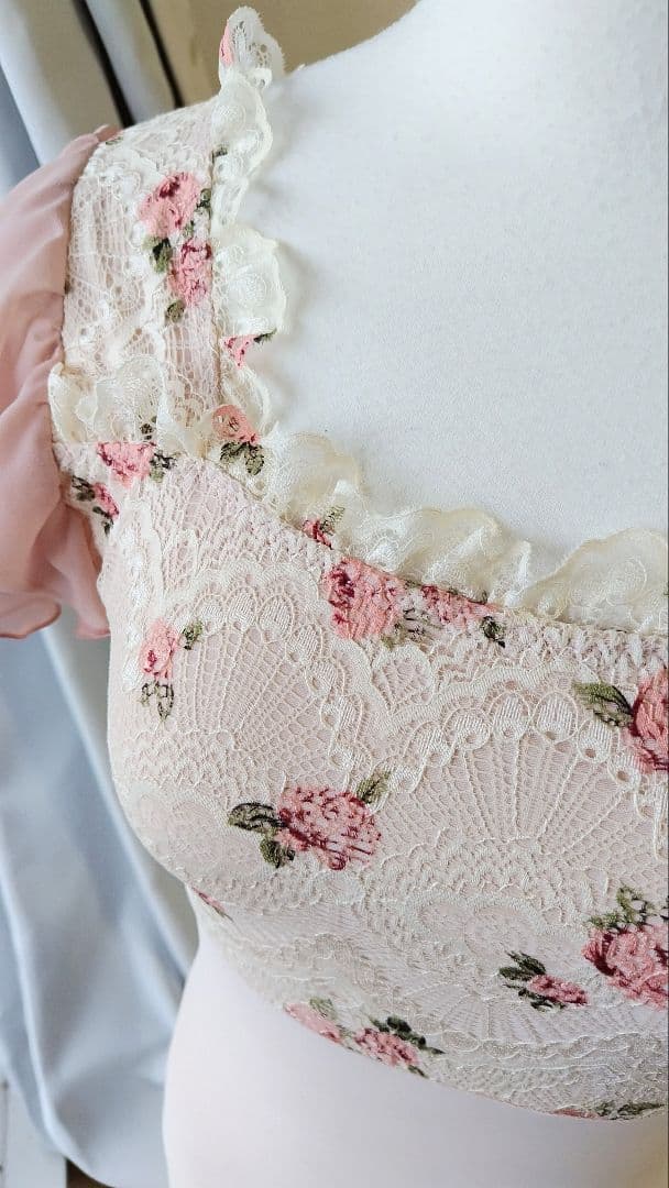 Ｓ～Ｍ／秘密の花園に咲く可憐なピンクの薔薇が可愛いピンクベージュ娘役レオタード