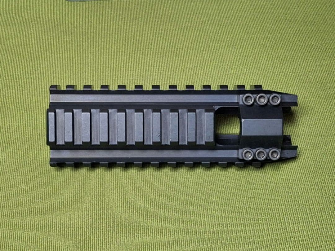実物 ERGO M4 FORWARD RAIL ハンドガード